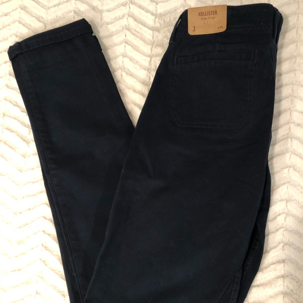 NWT Hollister Navy Low Rise Size 3 W 26 (juniors)